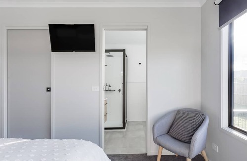 Orford House | The Black Shack at West Shelley Beach in Orford