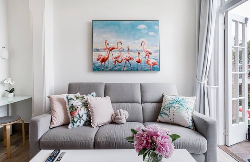 Randwick House | Walk to Coogee Beach from Penny's Place Apartment