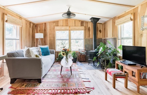 Leicester Cabin | Peaceful Cottage on a Working Sheep Farm