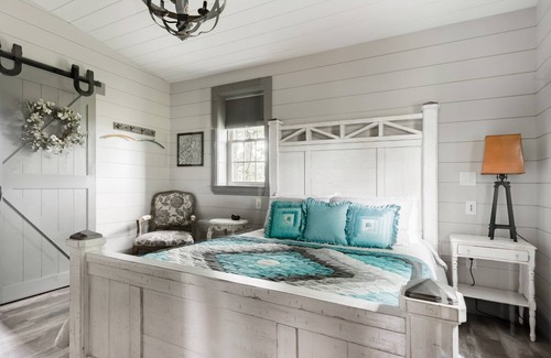 Elizabethtown House | Breathe the Country Air at The Springhouse at Sunnyburn Farm