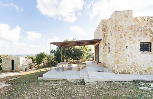 Noto Villa | Artfully Renovated Stone House Overlooking the City of Noto