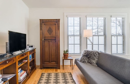 Greenland Hills House | M-Streets Private Carriage House with No Contact Check-In