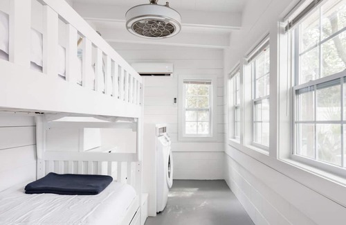 Savannah Beach House | The Blue Crab House on Butler Ave, a Stones Throw to the Sea