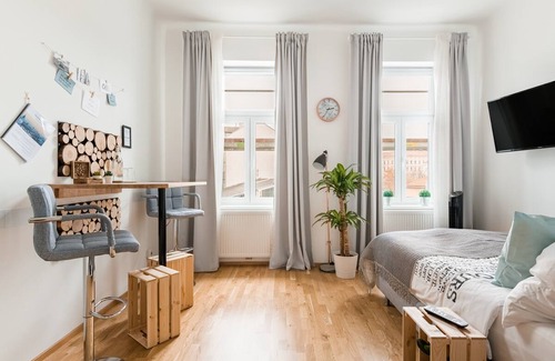 Neulerchenfeld Apartment | Amovia’s urban Studio Apartment at Brunnenmarkt