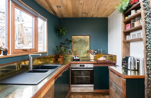 Shoreham-by-Sea Boat Rental | The Raft. A Light and Beautiful Floating Home.