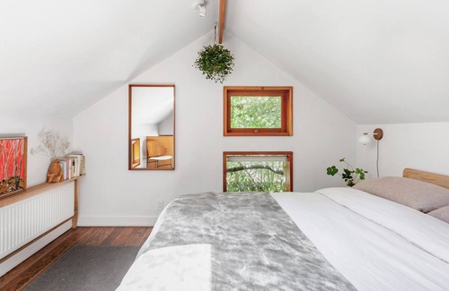 Upper Telegraph Cabin | Magical Modern Cottage with Garden