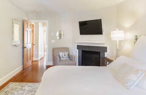 Occoquan Apartment | The Farmhouse in Historic Occoquan Close to D.C.