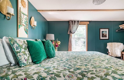 Leicester Cabin | Peaceful Cottage on a Working Sheep Farm