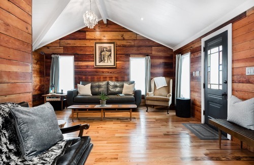 Chestnut House | Renovated 1940s Bungalow in the Heart of Central East Austin