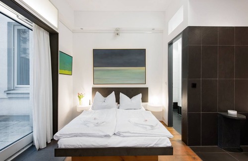 Mitte Apartment | Beautiful Apartment Connected to an Art Gallery