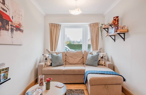 Gilmerton Apartment | Carlotta Guest House in Peaceful South Edinburgh