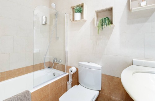 Gothic Quarter Apartment | Fresh, Relaxing Studio at Iconic Las Ramblas