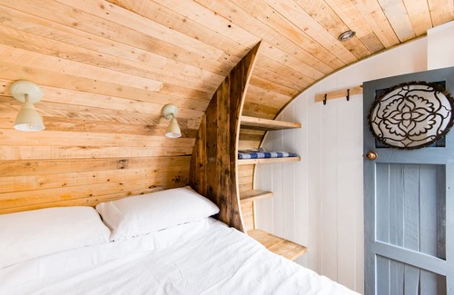 Shoreham-by-Sea Boat Rental | The Raft. A Light and Beautiful Floating Home.
