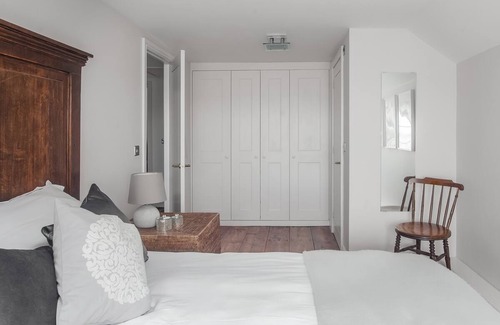 Ravenglass House | Reimagined 1715 Beachfront Cottage with Terrace