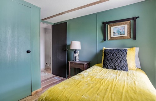Leicester Cabin | Peaceful Cottage on a Working Sheep Farm