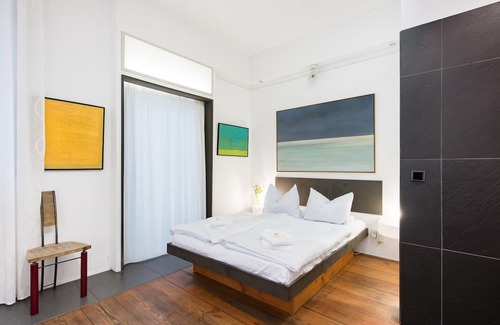 Mitte Apartment | Beautiful Apartment Connected to an Art Gallery