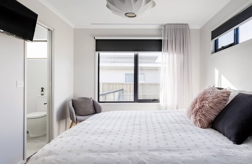 Orford House | The Black Shack at West Shelley Beach in Orford