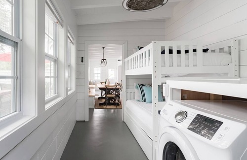 Savannah Beach House | The Blue Crab House on Butler Ave, a Stones Throw to the Sea