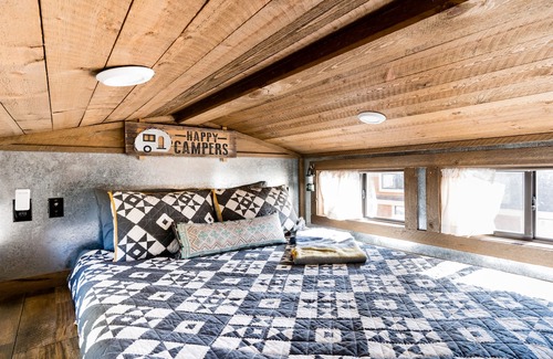 Sedona House | Renew Cabin with Private Stargazing Hot Tub and Yoga Deck