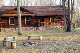 Dickson Township Cabin | Lost Oak Lodge, Log home near Tippy Dam