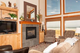 Rockaway Beach House | A true gem right on the sand with oceanfront views of Rockaway Beach, Oregon!