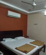 Kurnool Hotel | iROOMZ Woodlands Lodge Deluxe A/c Room Kurnool