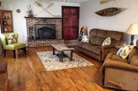 Jenkins House | Shady Cove Hideaway: family friendly & Branson fun