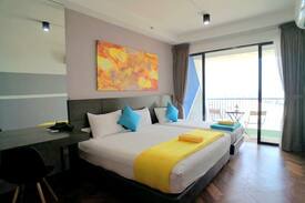 Seri Tanjung Pinang Apartment | Lv40 Sunrise Seaview Condo Balcony, 1km Gurney, 3