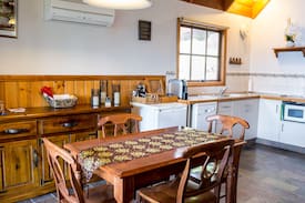 Beechworth Villa | Aisha at Beechworth "Romantic and Dog Friendly"