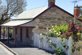 Angaston Cabin | Fig Tree Cottage, charming 2 bedroom cottage. Historic 1843 cottage in the heart of Angaston.