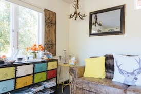 Lake Roxburgh Village Bed & Breakfast | Kohinoor Inn B&B - The Tin Shed