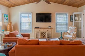 Safety Harbor Cabin | Seadog- Heart of Downtown Safety Harbor, Florida