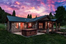 Bozeman Cabin | Bear Canyon Bunkhouse