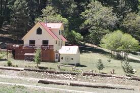 Cloudcroft Cabin | Casa Amarilla (Yellow house) Nature at its best.