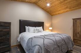 Forks Cabin | Road Trip Inn ADA - Woodland Inns