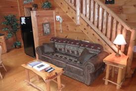 Gatlinburg - Pigeon Forge Cabin | KOZY BEAR KORNER--Rustic/Romantic-Pri/HTub/Arcade
