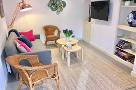 Beccles House | Berry Cottage - central Beccles, secluded garden.