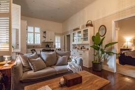 Narrandera Cabin | Doulton Cottage: your private, pet-friendly home