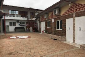 Pedernales House | Hostal LOS PEDROS