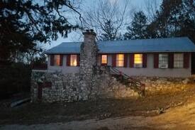 Hardy Cabin | Riverview Falls, Lodge