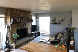 Manhattan House | Cozy Home by Tuttle Creek Lake