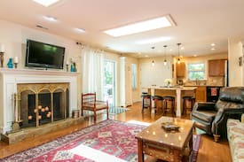 Hendersonville House | Azalea House (Country setting close to town)