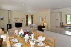 Aboyne House | Contemporary Riverside Lodge - Royal Deeside