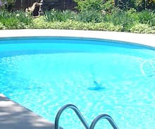 Historic Old Town Cabin | Periwinkle Cottage with a private pool & garden