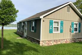 Traverse City Cabin | Vintner's Cottage on the Lake Leelanau