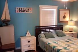 Madeira Beach Apartment | ♥Pelican Dream♥2 Bedrms, Sun deck, beach access