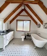 Eagle Heights Cabin | Daisy Cottage - Relax -Unwind -Enjoy -Mt Tamborine
