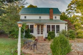 Saluda House | Historic Shepherd's Cottage—walk to Saluda!