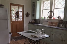 Mammoth Spring House | Roseland Inn Bed and Breakfast