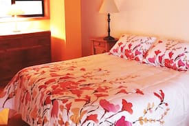 Hornby Island House | NEW: Touch The Earth Guest House Suite